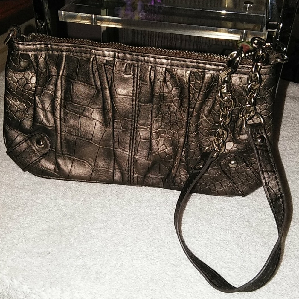 Express Wristlet - Picture 5 of 8